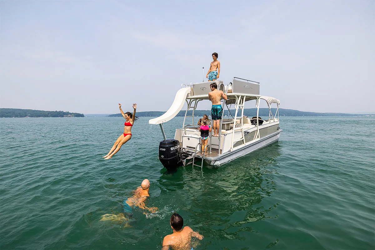 Luxury Family Pontoon Boats